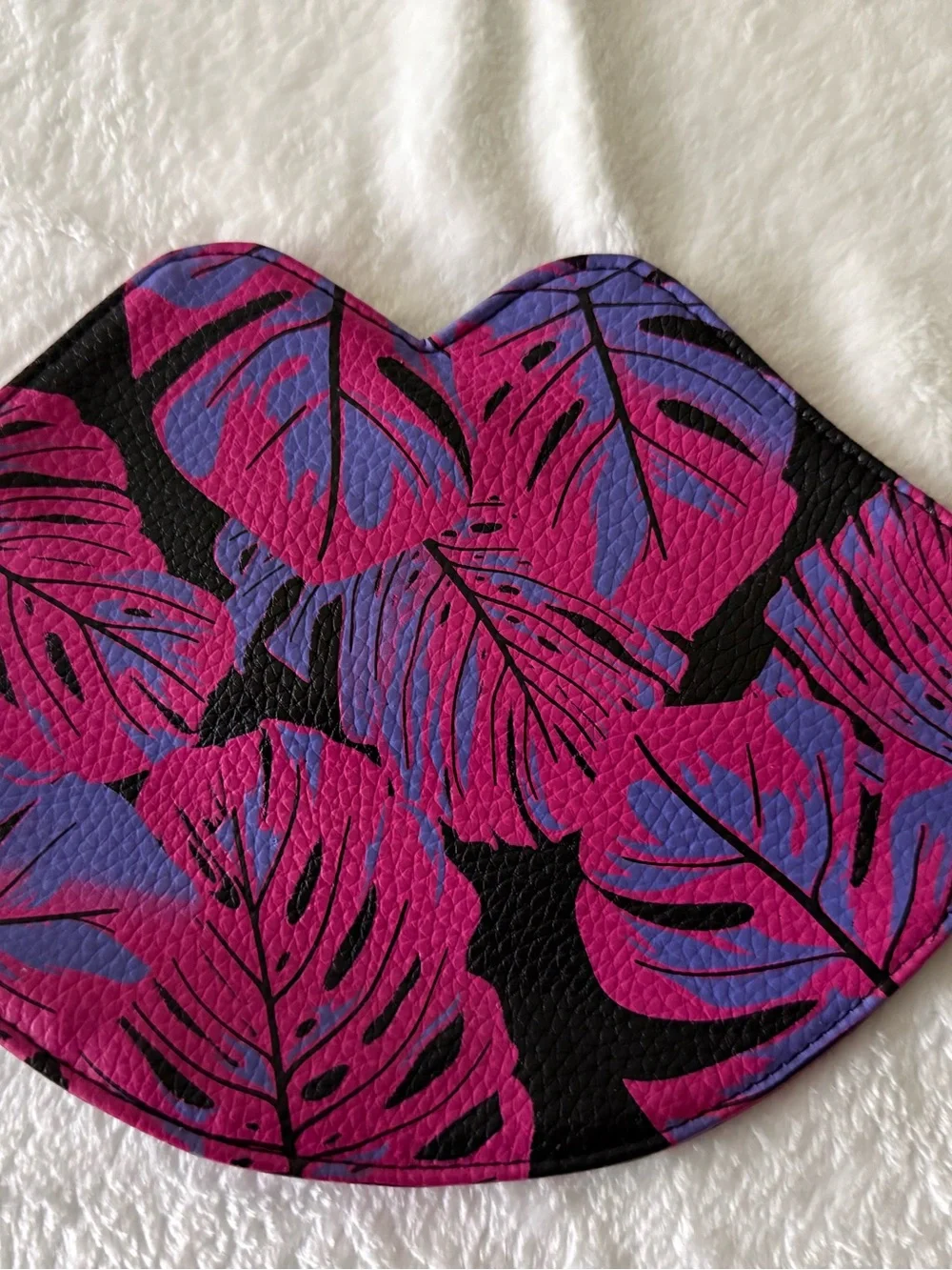 NYX Professional Ultra Beauty Collab XO Lips Black Tropical Cosmetic Bag - Picture 2 of 3
